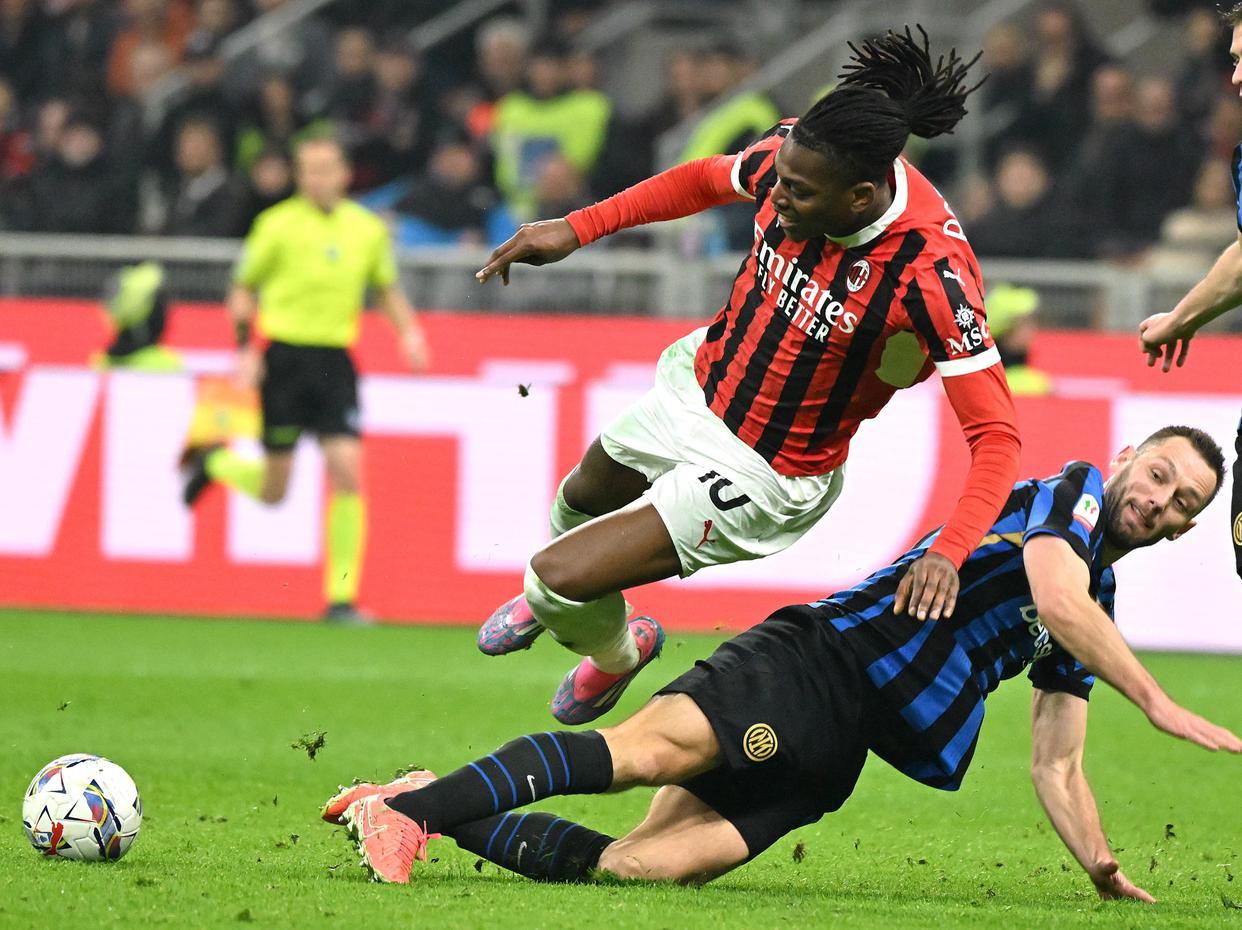 亚历山大 亚历山大