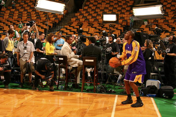 挥打下坚实 挥打下坚实