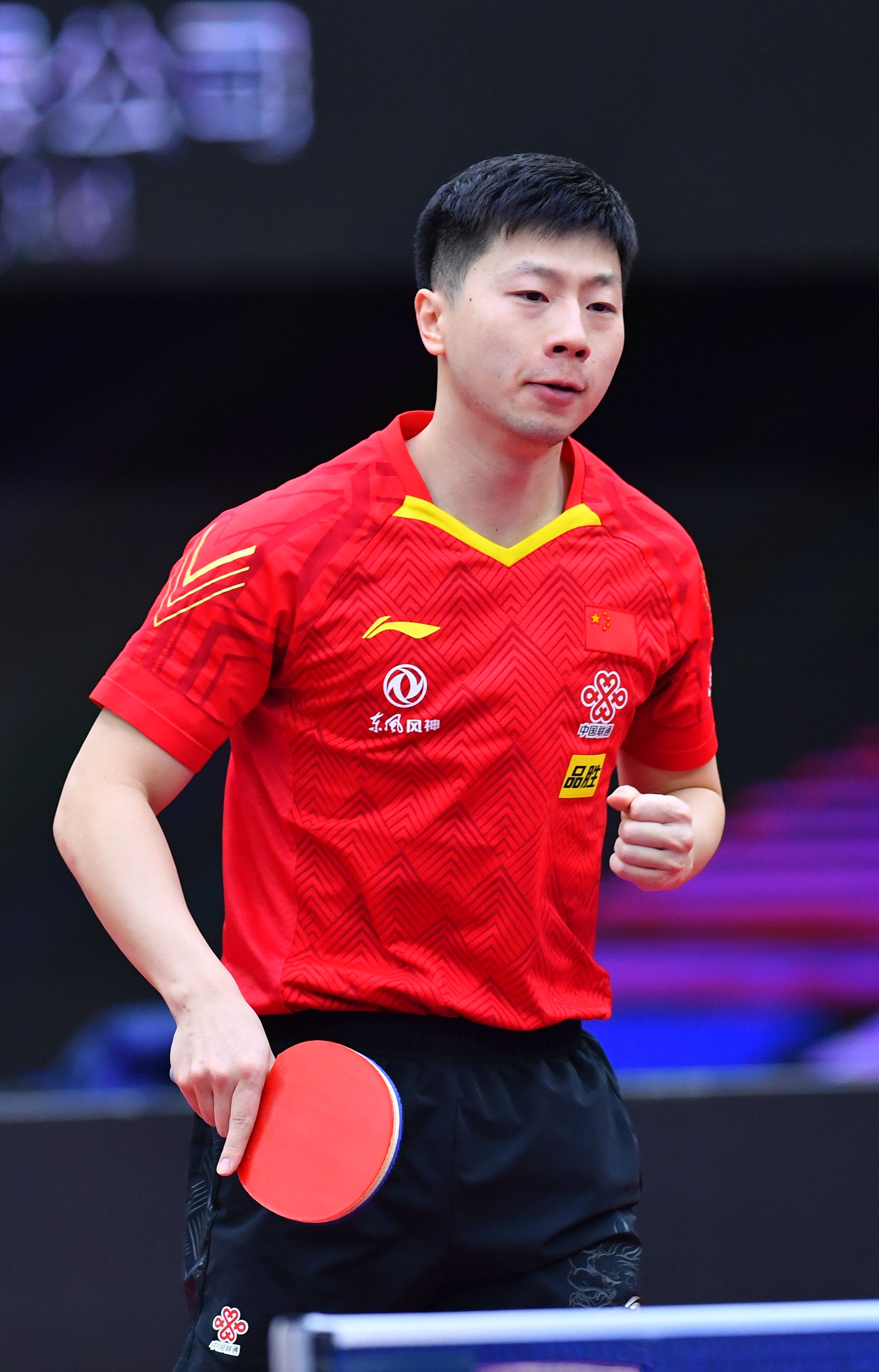 他们不仅依 他们不仅依