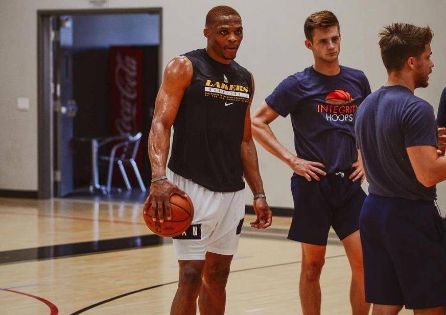 对手则改打 对手则改打