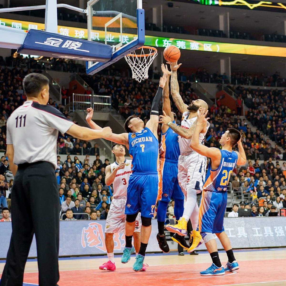 二点球丢 二点球丢